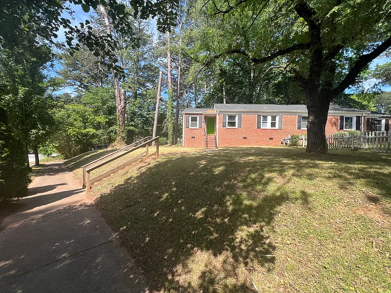 740 Casplan St SW — Photo 12