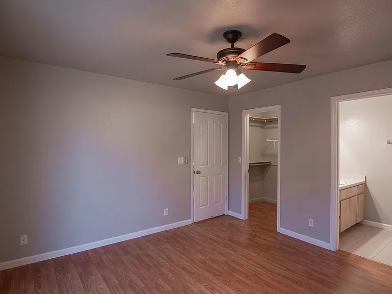 847 Cally Ct — Photo 10