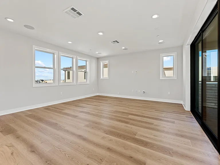 209 Stage — Photo 14