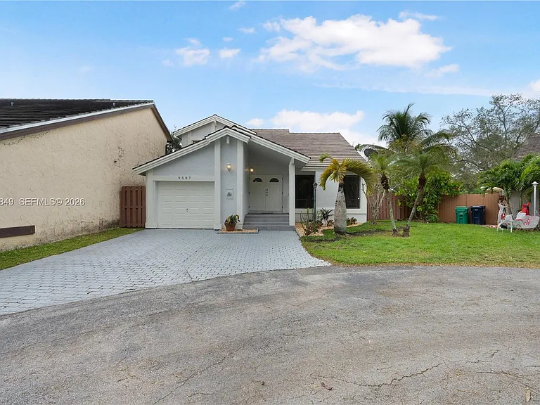 9587 SW 148th Avenue Cir S — Photo 3