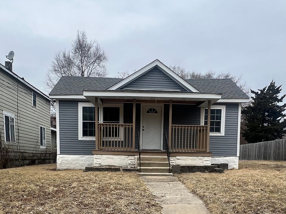 1st image of 207 Davis St
