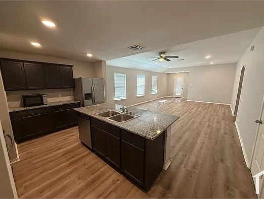 4 bed, 1902 sqft, $2,500 — Photo 4