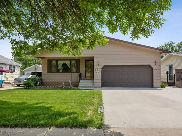 225 Morrison St, West Fargo, ND 58078