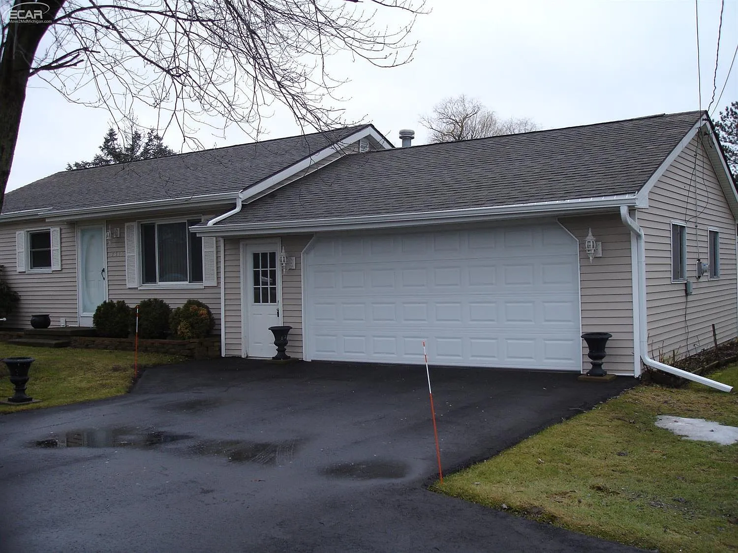 7345 N Elms Rd photo 1