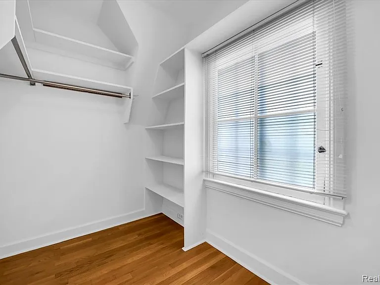 455 Linden Rd — Photo 53