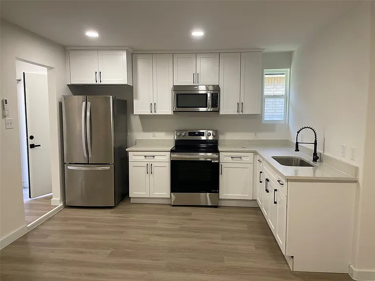 5602 Circlegate Dr #B — Photo 3