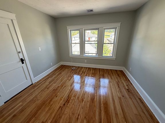 3rd image of 18 Caprera Rd APT 3L