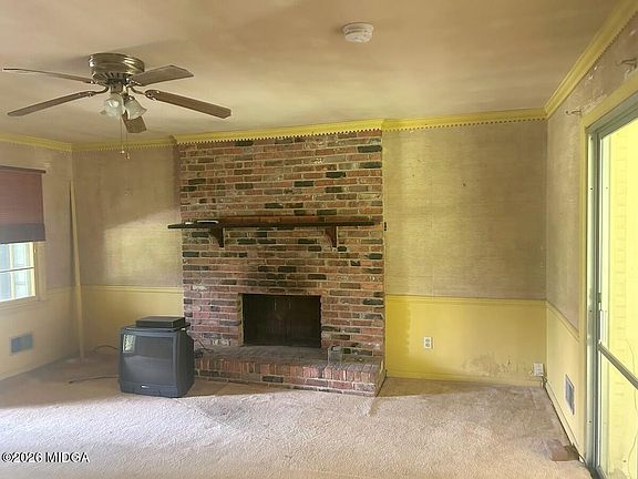 2nd image of 2364 Price Dr