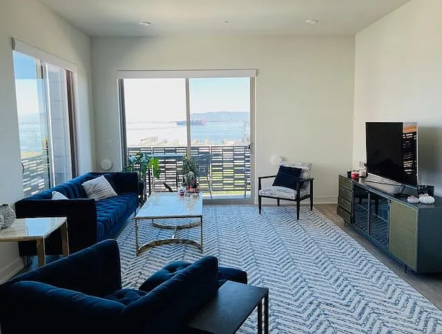 3 bed, 2.5 bath, 1545 sqft, $4,950 — Photo 3