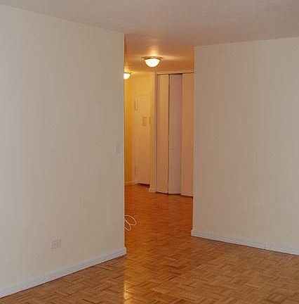 4th image of 244 Seaman Ave #4B