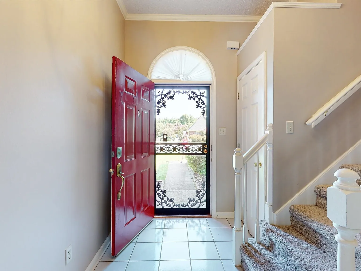 3 bed, 2.0 bath, 1710 sqft, $2,500 — Photo 3
