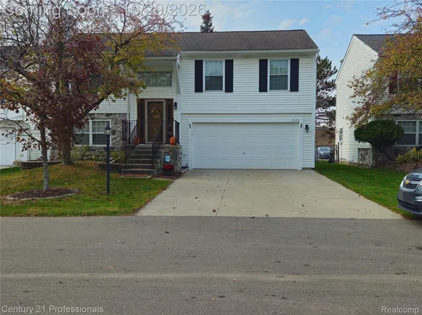 1970 W Williams Cir, Westland, MI 48186