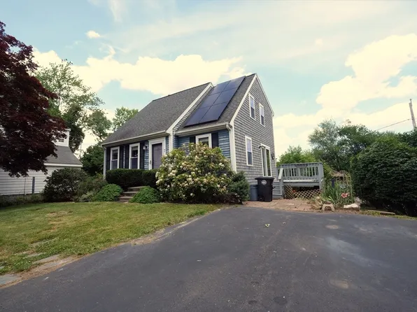 7 Holly St, Halifax, MA 02338