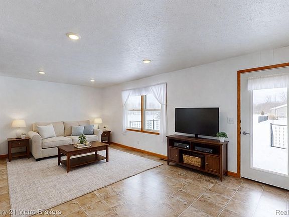 4th image of 10582 E 80th St