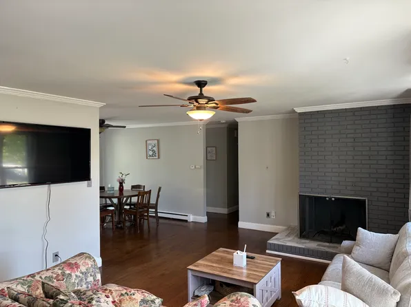 1 Weed Rd, Latham, NY 12110