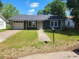 207 E Johnson St #A, Cuero, TX 77954