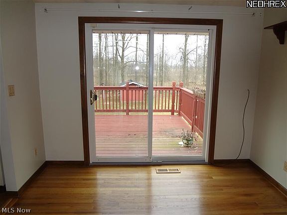 5th image of 428 Earl Dr NW