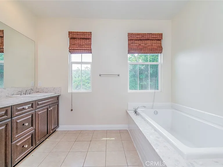219 Wicker — Photo 21