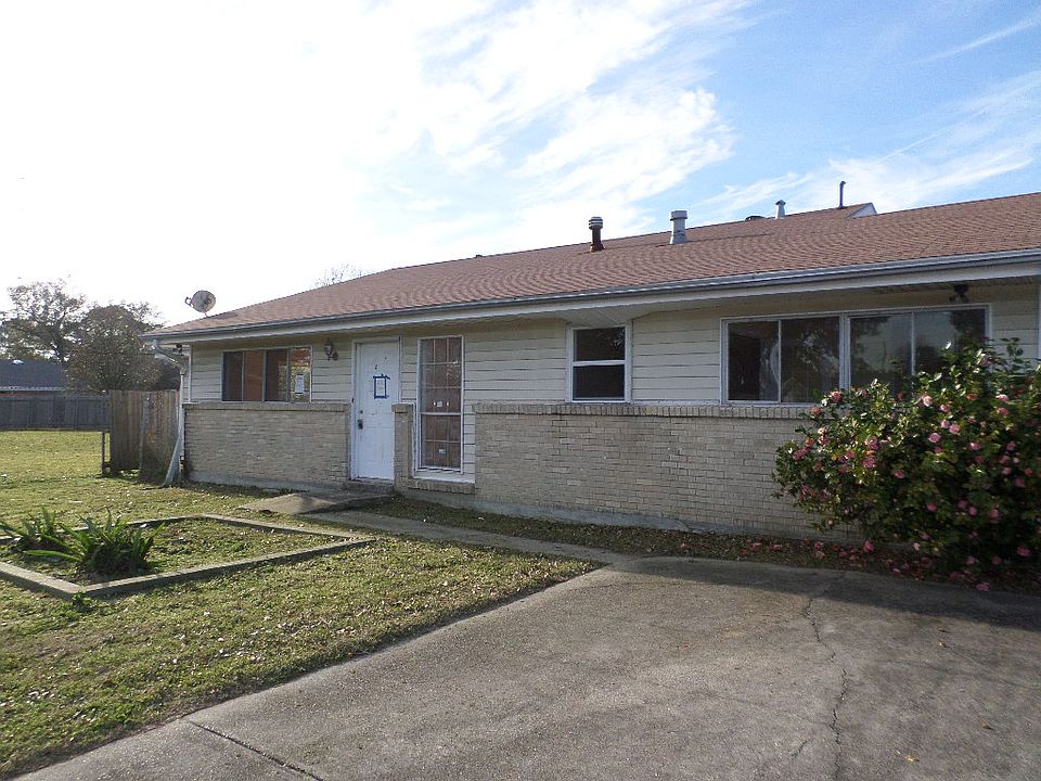 1st image of 406 W Butterfly Cir
