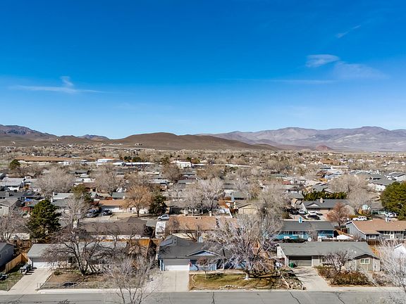 5th image of 370 Maple St