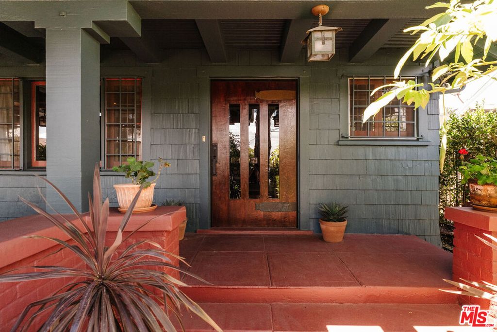 2915 S Budlong Ave, Los Angeles, CA - View 2