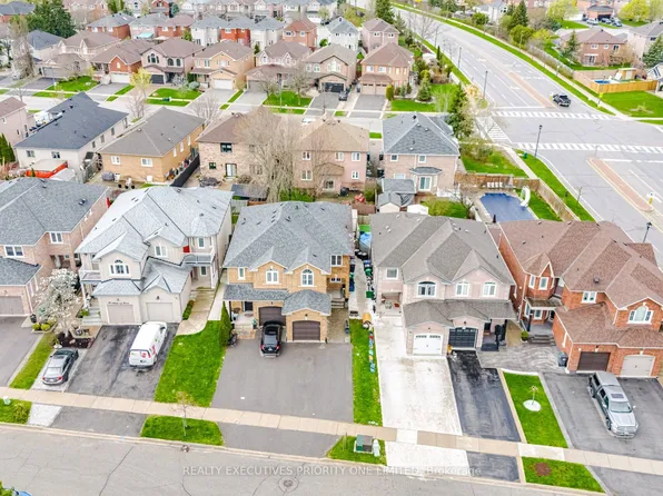 24 Archbury Cir, Caledon, ON L7E 2H7