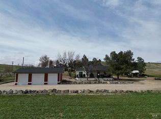 1526 Hill Rd, Homedale, ID 83628