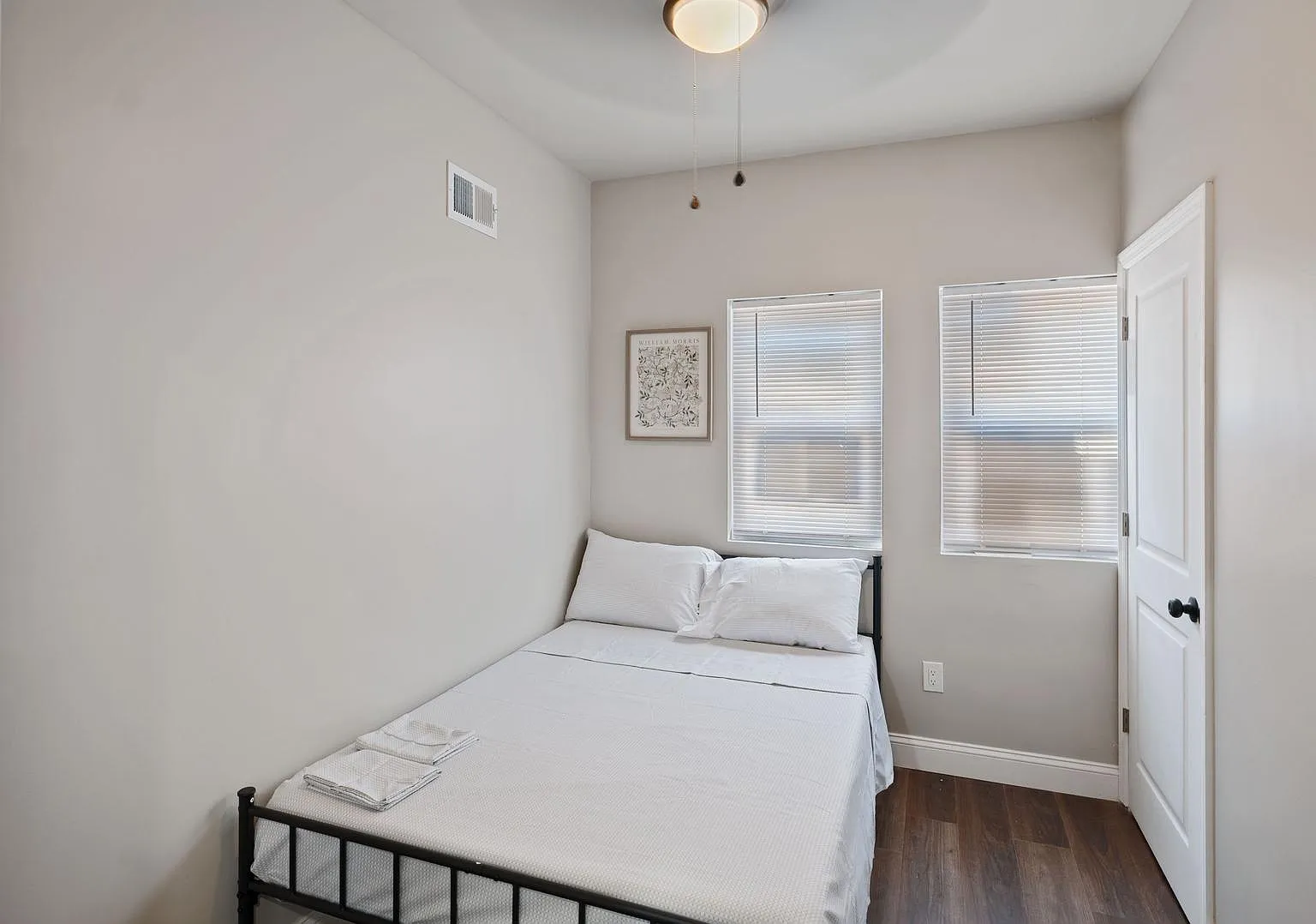 4 bed, 3.0 bath, 1100 sqft, $940 — Photo 2
