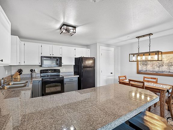 4th image of 300 Washington St #107