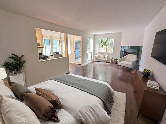 3rd image of 4530 Whitsett Ave APT 2