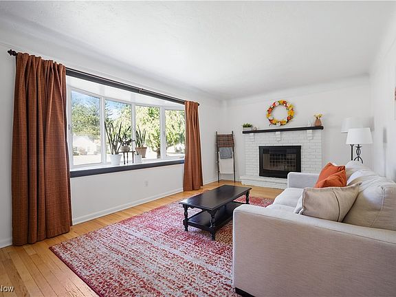 4th image of 23905 Smith Ave