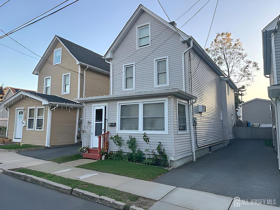 1st image of 8 Clinton St