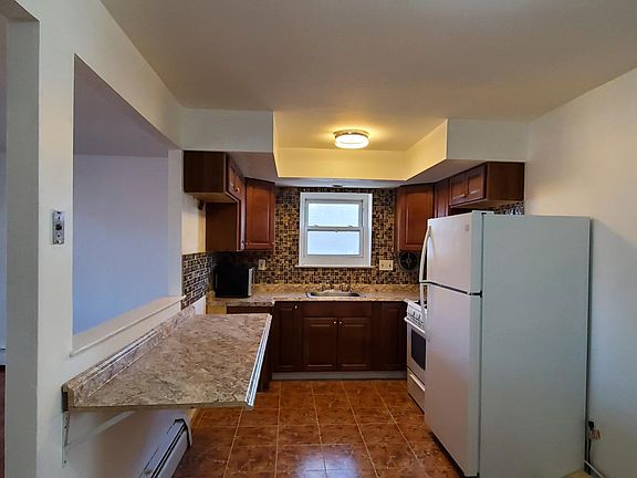 3rd image of 956 E 215th St APT 2