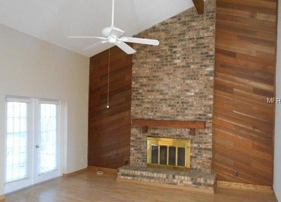 4th image of 880 Harbor Hill Dr