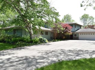 6829 Hoods Creek Rd, Franksville, WI 53126