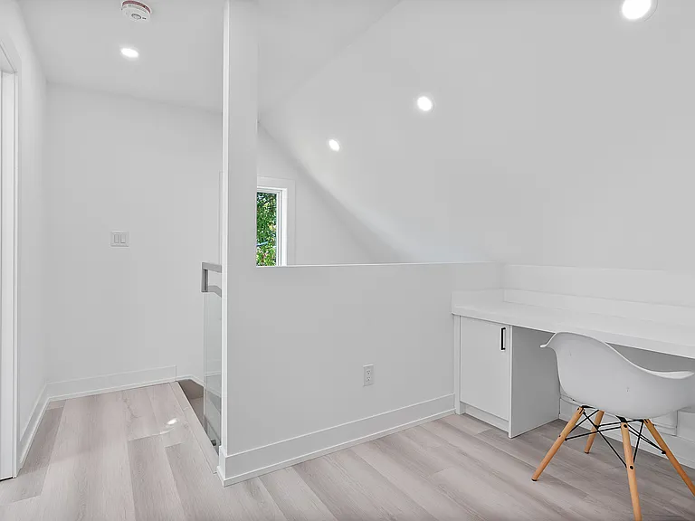 587 Oakwood Ave — Photo 126