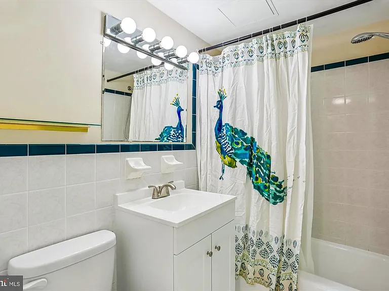 10601 Weymouth St #4 — Photo 23