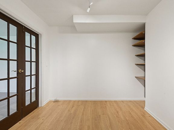 5th image of 253 E Delaware Pl APT 5E