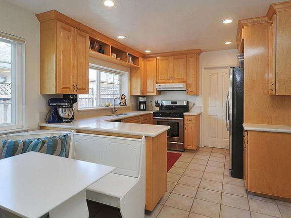 4th image of 3307 Como Ln