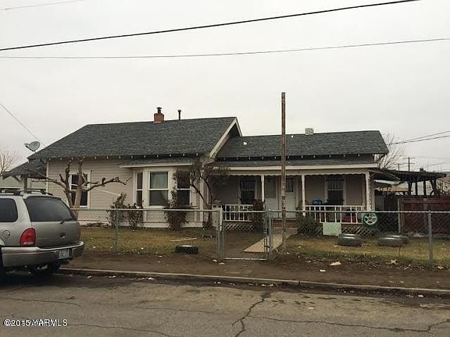 2nd image of 611 S Wasco Ave