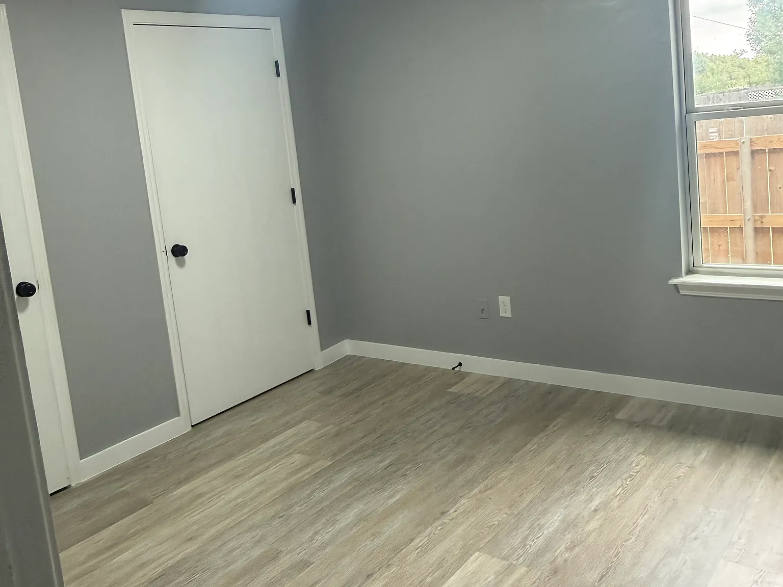 2 bed, 1000 sqft, $1,050 — Photo 2