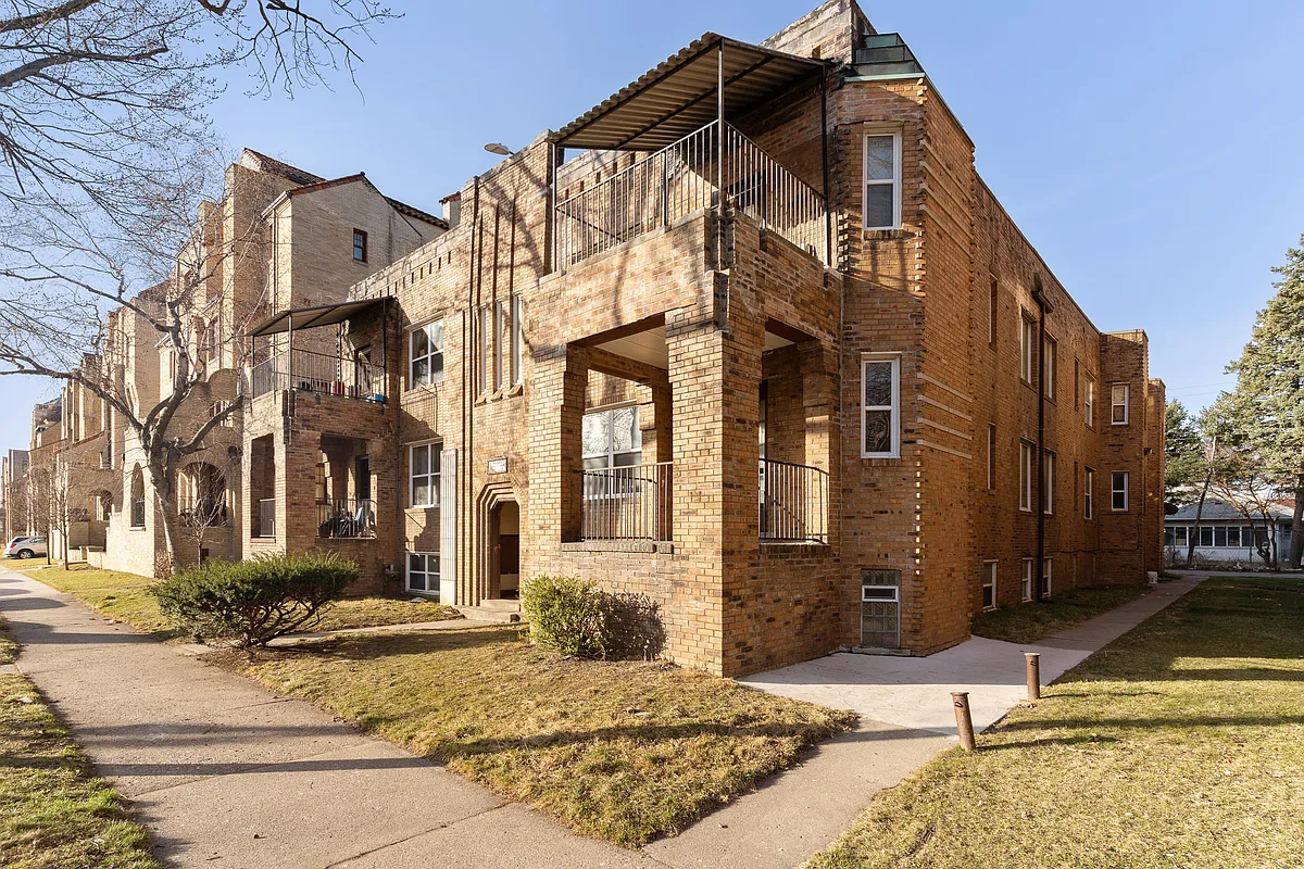 Building Photo - 17701 Manderson Rd #205