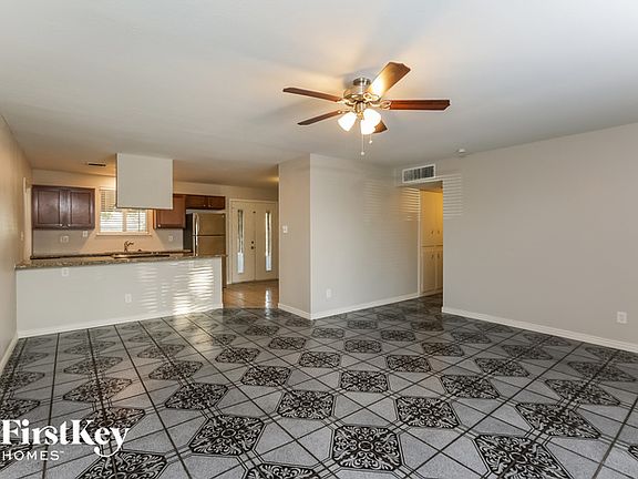 3rd image of 6112 N 31st Dr