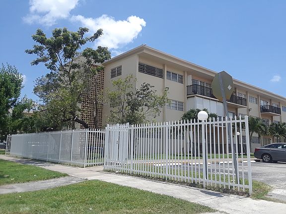 3rd image of 1400 NE 169th St APT 212