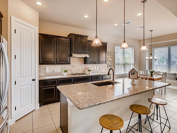 4th image of 2700 Margarita Ct