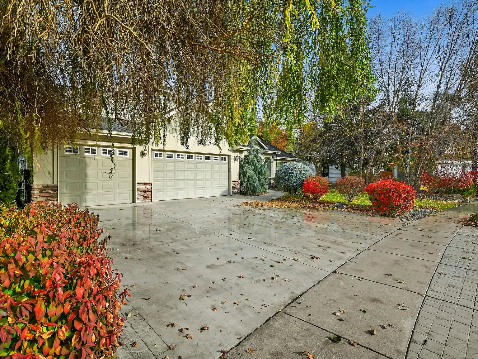 508 W Willow Trace Dr — Photo 2