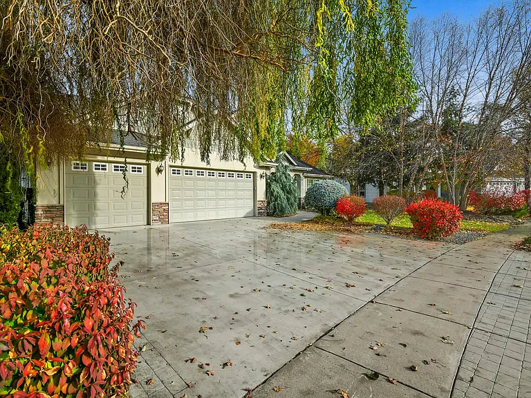 508 Willow Trace Dr — Photo 2
