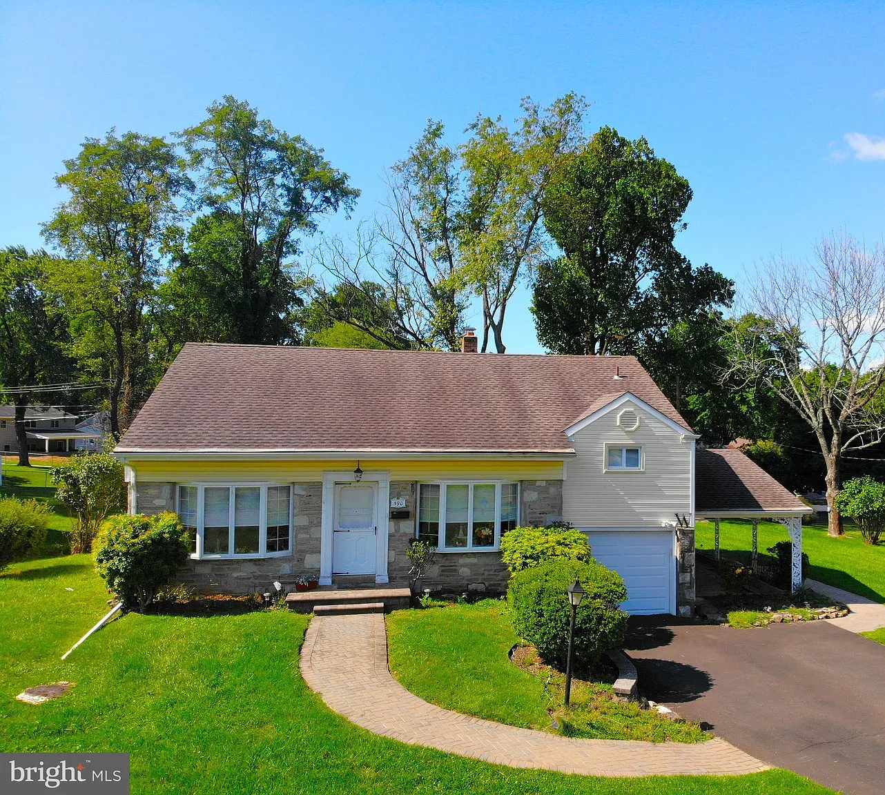 590 Jefferson Ave photo 1