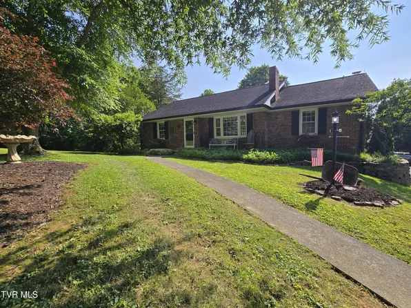 1210 Riverview Dr, Elizabethton, TN 37643