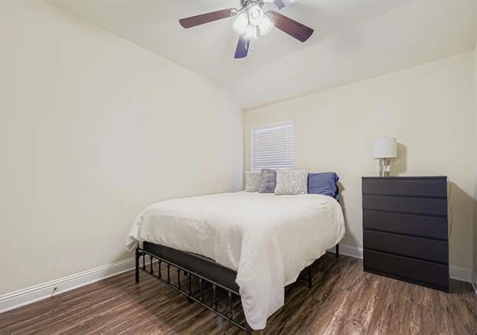 Room in 3 Bedroom Home in Fort Worth — Photo 4